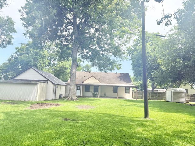 212 South Street, Baytown, TX 77520