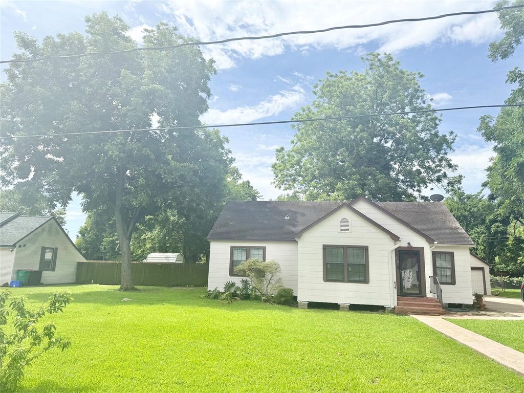 212 South Street, Baytown, TX 77520