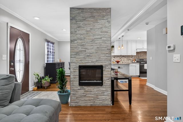 83 Deerfield Drive, Manchester, CT 06040