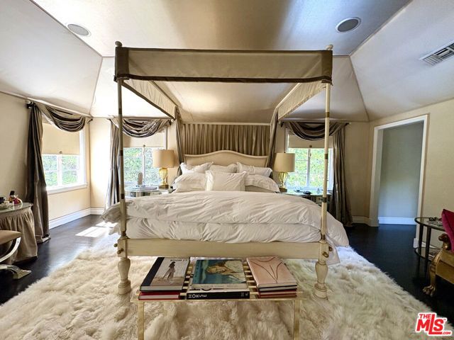 624 Trenton Drive, Beverly Hills, CA 90210