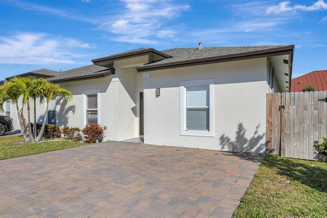 1562-1566 W 26th Court, Riviera Beach, FL 33404