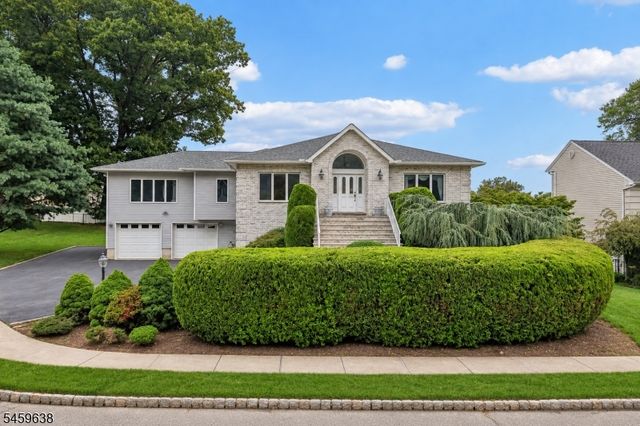 19 Brook Hollow Ct, Hawthorne Boro, NJ 07506