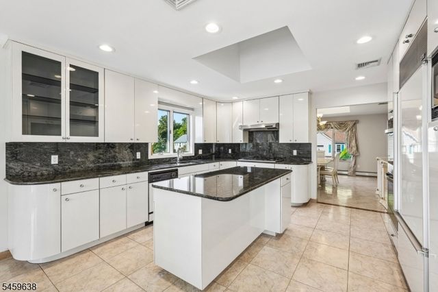 19 Brook Hollow Ct, Hawthorne Boro, NJ 07506