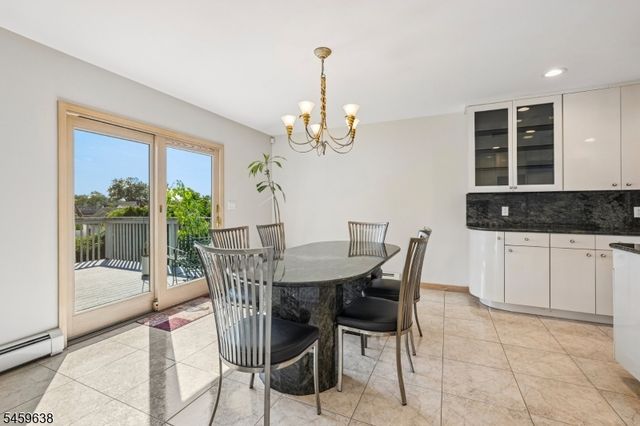 19 Brook Hollow Ct, Hawthorne Boro, NJ 07506