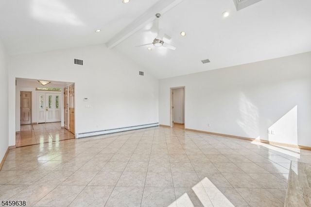 19 Brook Hollow Ct, Hawthorne Boro, NJ 07506