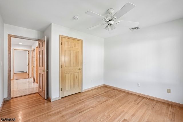 19 Brook Hollow Ct, Hawthorne Boro, NJ 07506