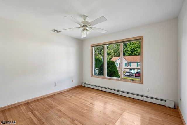 19 Brook Hollow Ct, Hawthorne Boro, NJ 07506
