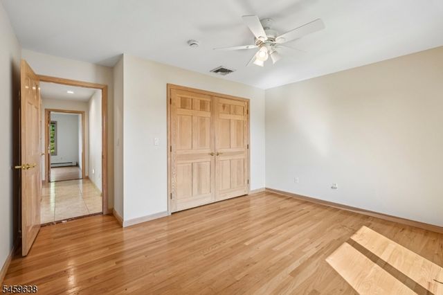 19 Brook Hollow Ct, Hawthorne Boro, NJ 07506