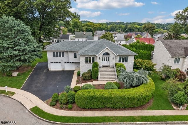 19 Brook Hollow Ct, Hawthorne Boro, NJ 07506
