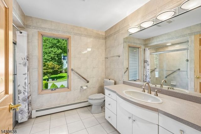 19 Brook Hollow Ct, Hawthorne Boro, NJ 07506