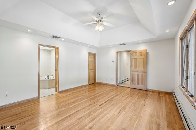 19 Brook Hollow Ct, Hawthorne Boro, NJ 07506