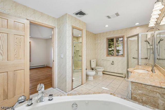 19 Brook Hollow Ct, Hawthorne Boro, NJ 07506
