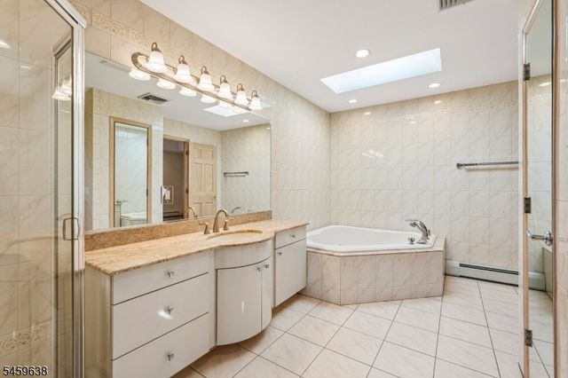 19 Brook Hollow Ct, Hawthorne Boro, NJ 07506