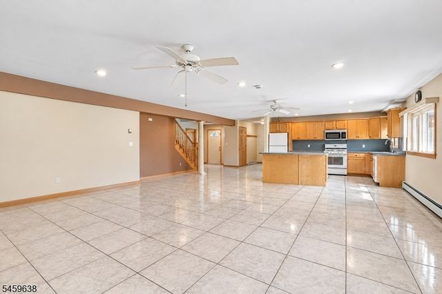 19 Brook Hollow Ct, Hawthorne Boro, NJ 07506