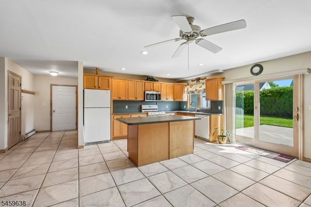 19 Brook Hollow Ct, Hawthorne Boro, NJ 07506