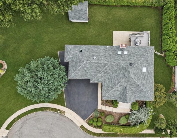 19 Brook Hollow Ct, Hawthorne Boro, NJ 07506