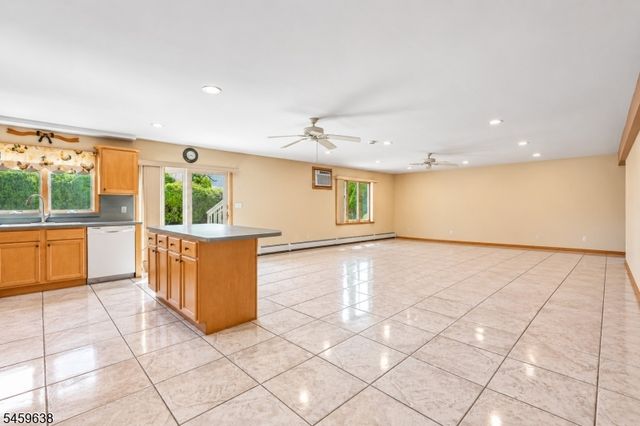 19 Brook Hollow Ct, Hawthorne Boro, NJ 07506