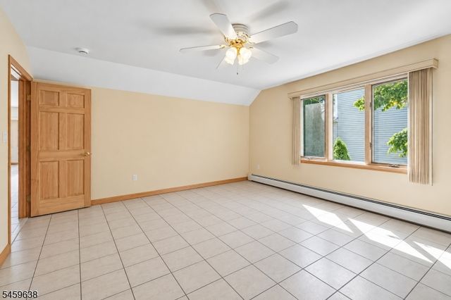 19 Brook Hollow Ct, Hawthorne Boro, NJ 07506