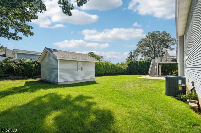19 Brook Hollow Ct, Hawthorne Boro, NJ 07506