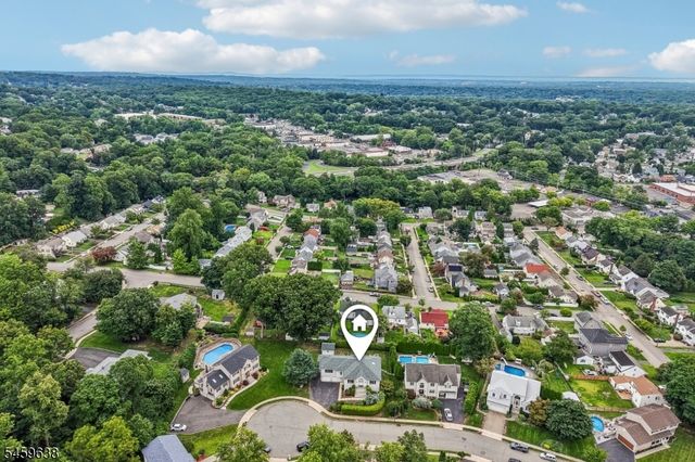 19 Brook Hollow Ct, Hawthorne Boro, NJ 07506