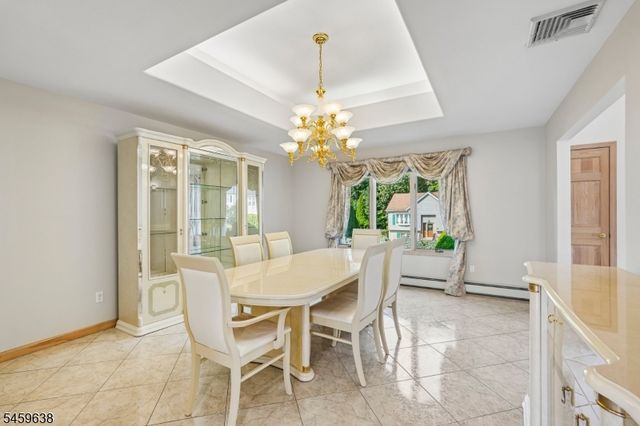 19 Brook Hollow Ct, Hawthorne Boro, NJ 07506