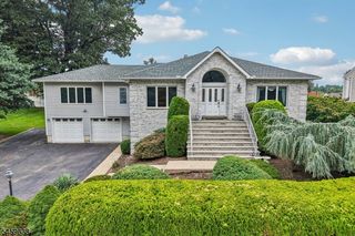 19 Brook Hollow Ct, Hawthorne Boro, NJ 07506