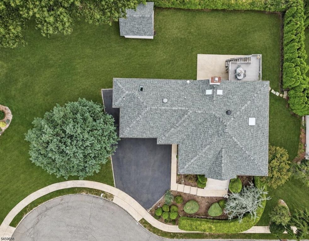 19 Brook Hollow Ct, Hawthorne Boro, NJ 07506 — photo 4