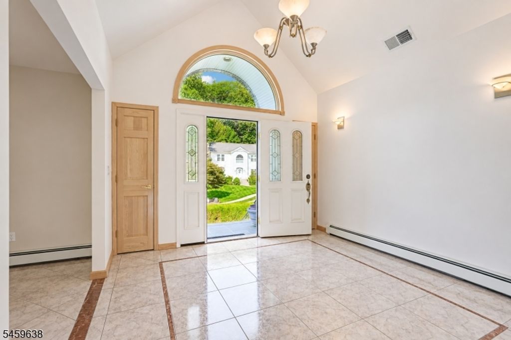19 Brook Hollow Ct, Hawthorne Boro, NJ 07506 — photo 5