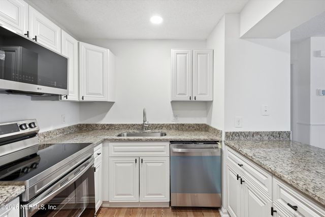 2726 HIDDEN VILLAGE Drive, Jacksonville, FL 32216