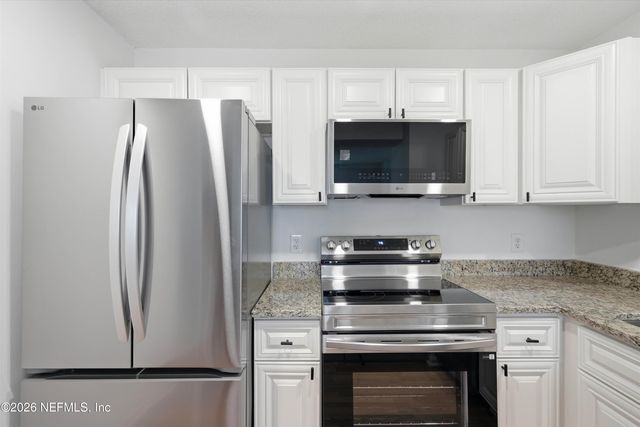 2726 HIDDEN VILLAGE Drive, Jacksonville, FL 32216