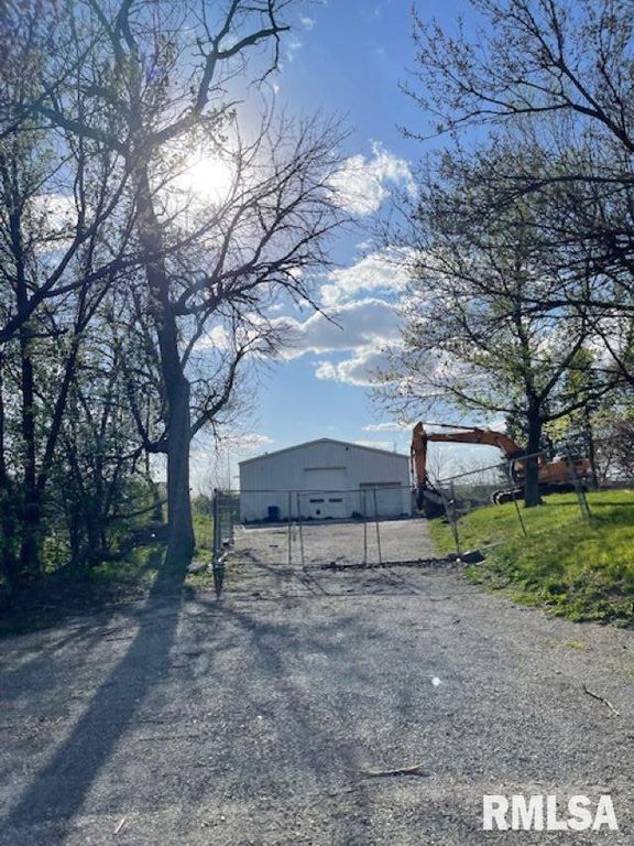 4600 EASTERN Avenue, Davenport, IA 52807