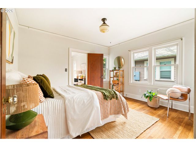 5916 N MOORE Ave, Portland, OR 97217