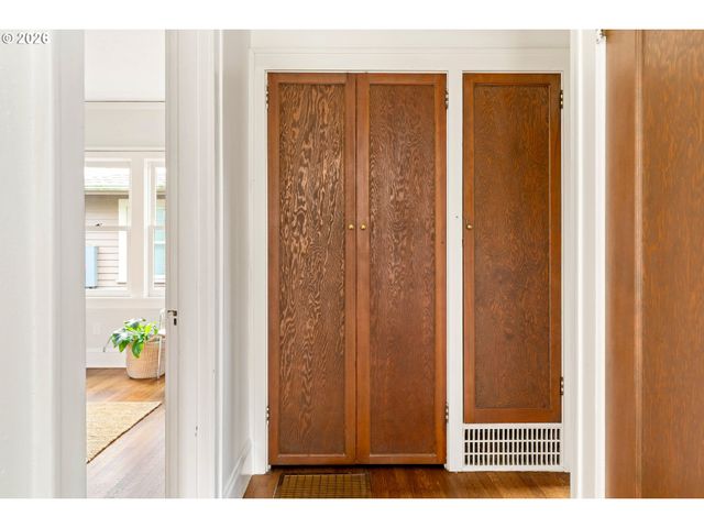 5916 N MOORE Ave, Portland, OR 97217