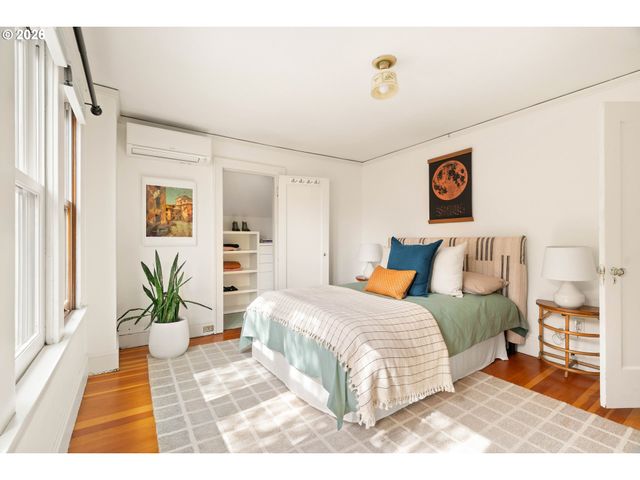 5916 N MOORE Ave, Portland, OR 97217