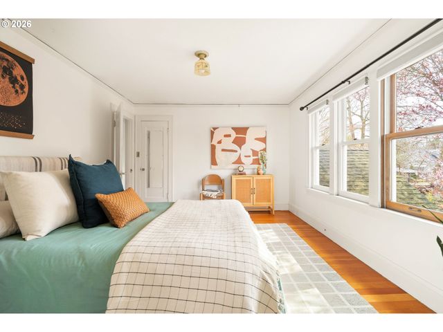 5916 N MOORE Ave, Portland, OR 97217