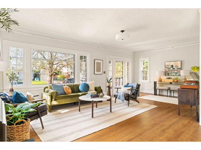 5916 N MOORE Ave, Portland, OR 97217