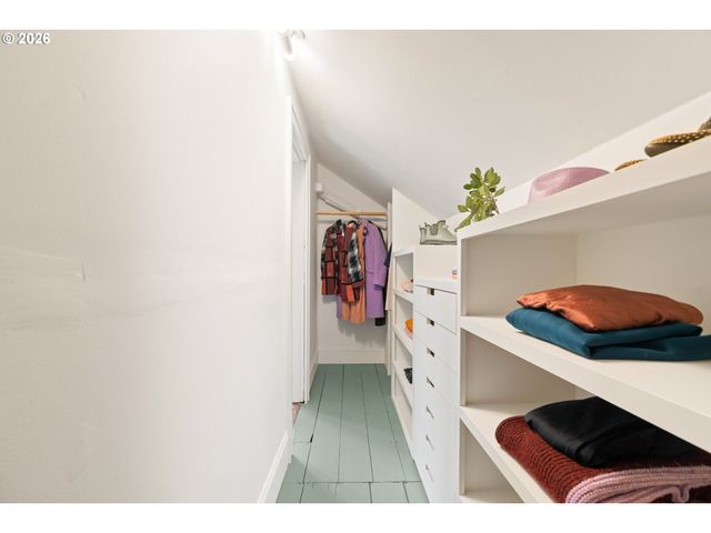 5916 N MOORE Ave, Portland, OR 97217