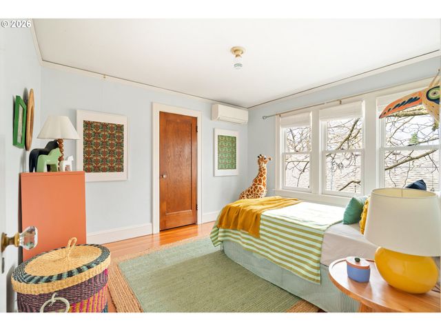 5916 N MOORE Ave, Portland, OR 97217