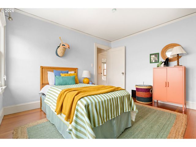 5916 N MOORE Ave, Portland, OR 97217