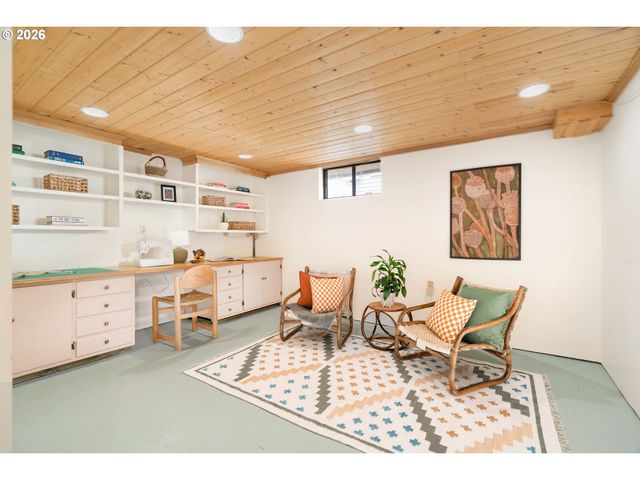 5916 N MOORE Ave, Portland, OR 97217