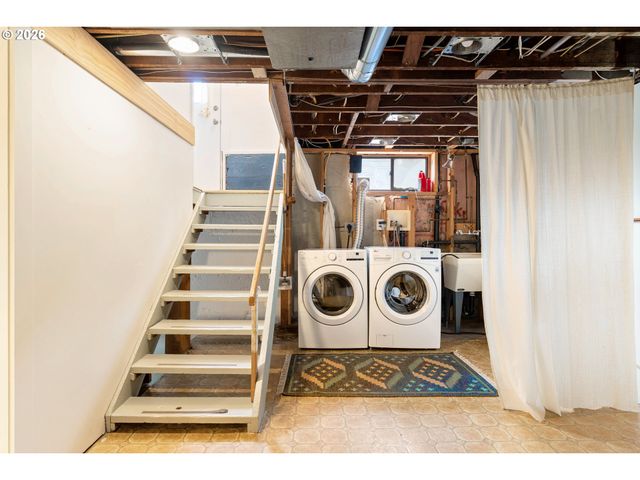 5916 N MOORE Ave, Portland, OR 97217