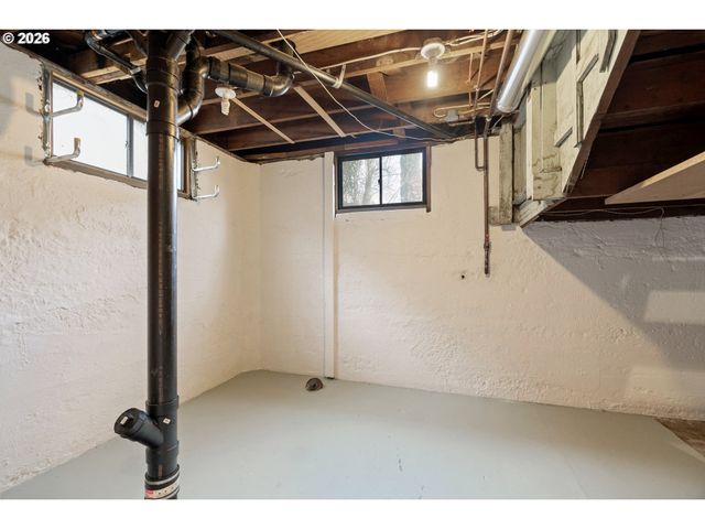 5916 N MOORE Ave, Portland, OR 97217