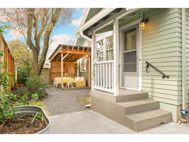 5916 N MOORE Ave, Portland, OR 97217