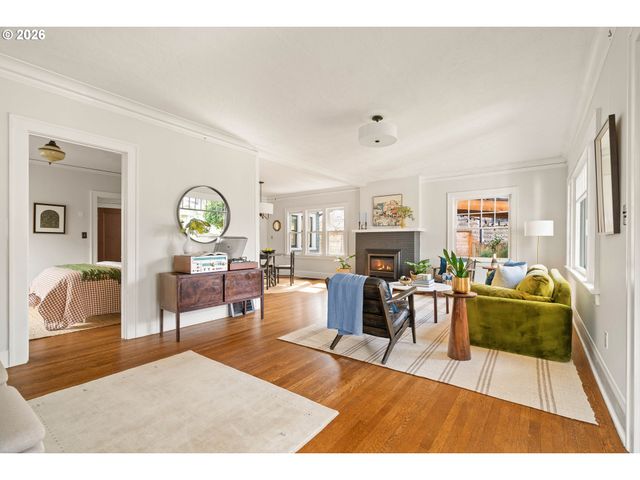 5916 N MOORE Ave, Portland, OR 97217