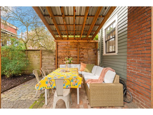 5916 N MOORE Ave, Portland, OR 97217