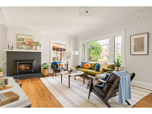 5916 N MOORE Ave, Portland, OR 97217