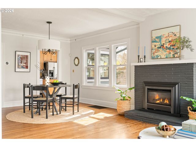 5916 N MOORE Ave, Portland, OR 97217