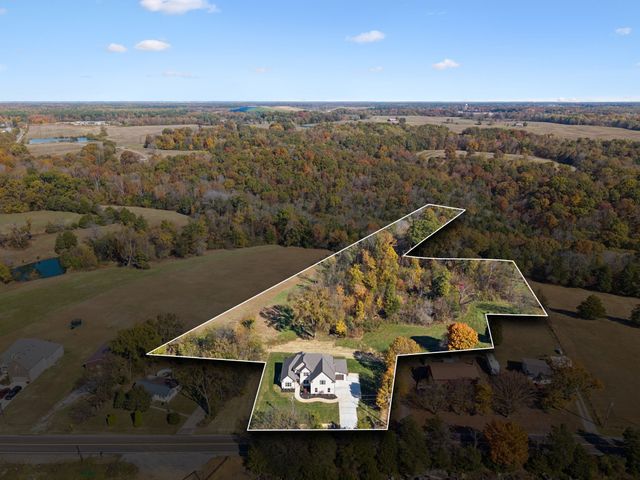 2895 Cooper Creek Rd, Woodlawn, TN 37191