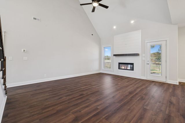 2895 Cooper Creek Rd, Woodlawn, TN 37191