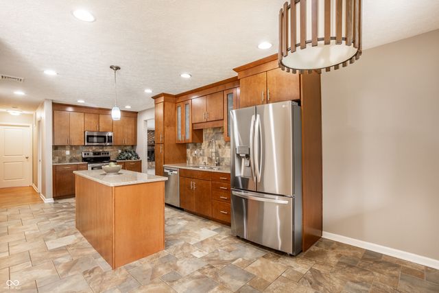 140 N 9th Street, Zionsville, IN 46077